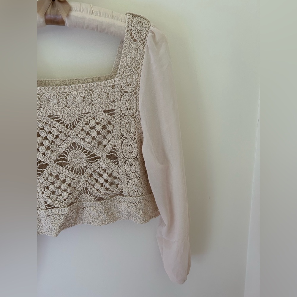 Crochet Boho-Inspired Puff Sleeve Blouse
Size: Small
EUC - Picture 8 of 11